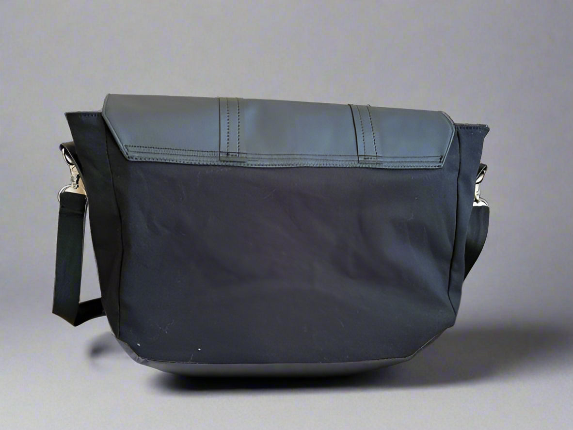 Colby messanger bag