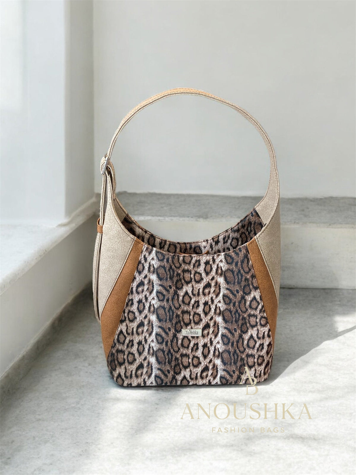 Adena Shoulder Bag (leopard)