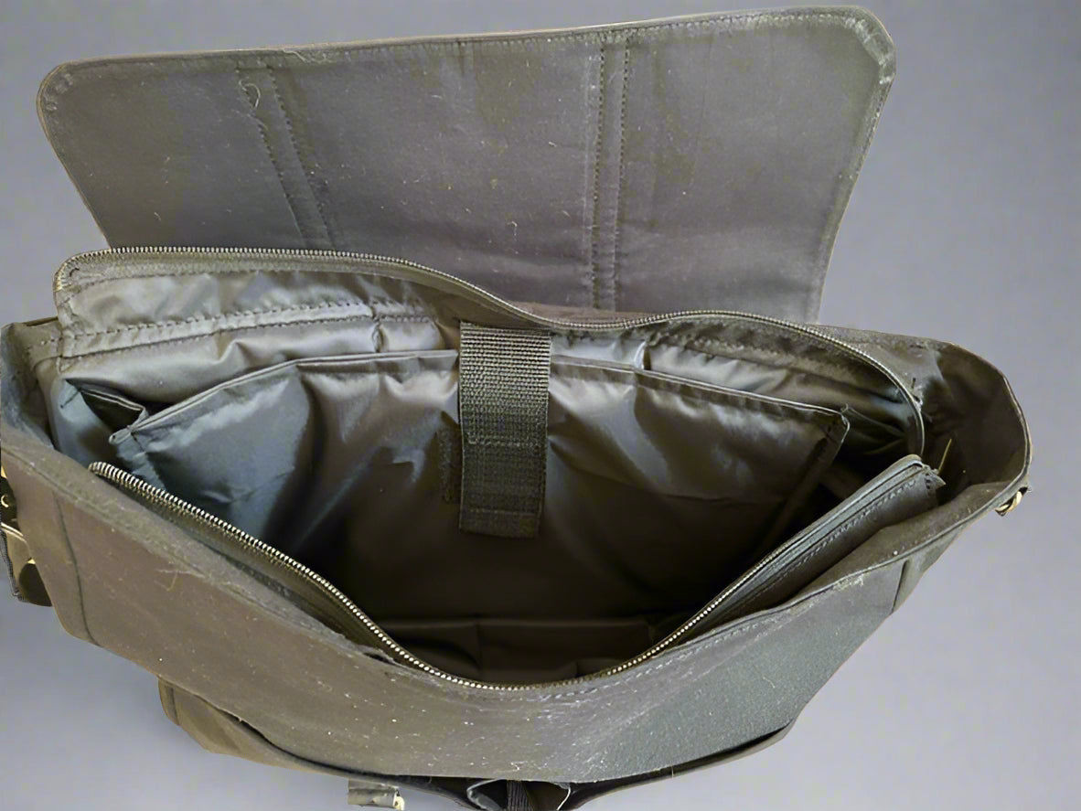 Colby messanger bag