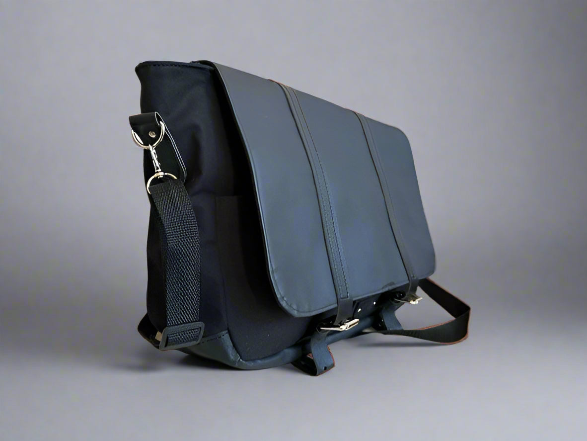 Colby messanger bag