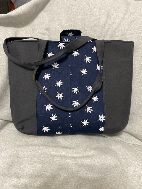 Pelican Tote bag