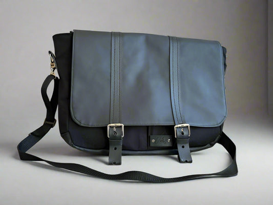 Colby messanger bag