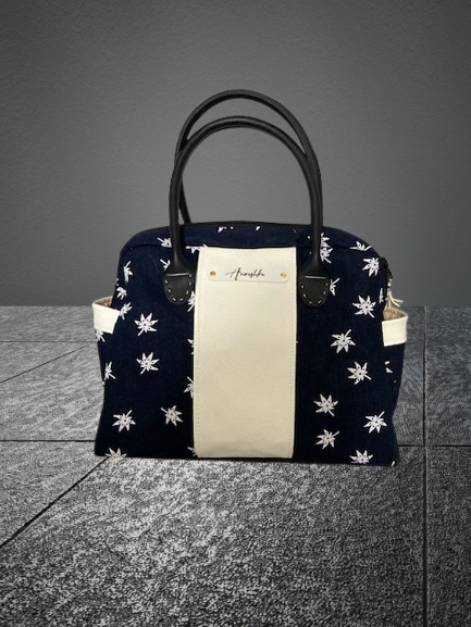 Lira Tote bag