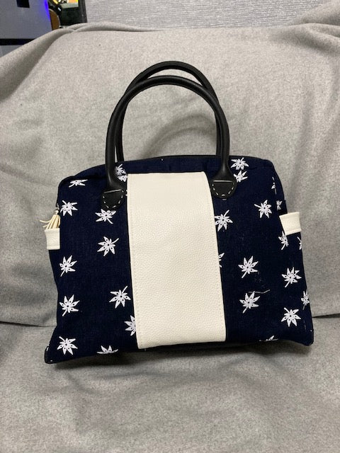 Lira Tote bag