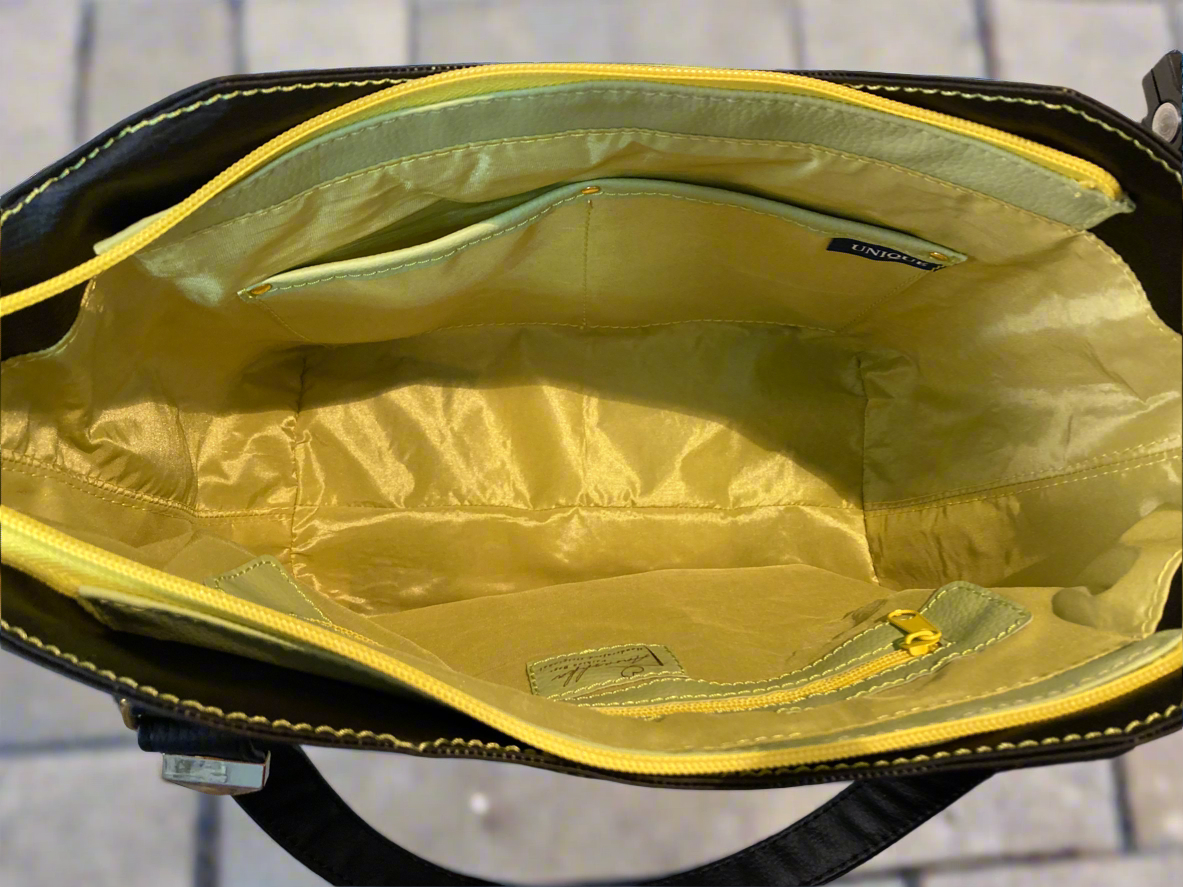 Hiraeth Handbag pistachio & black