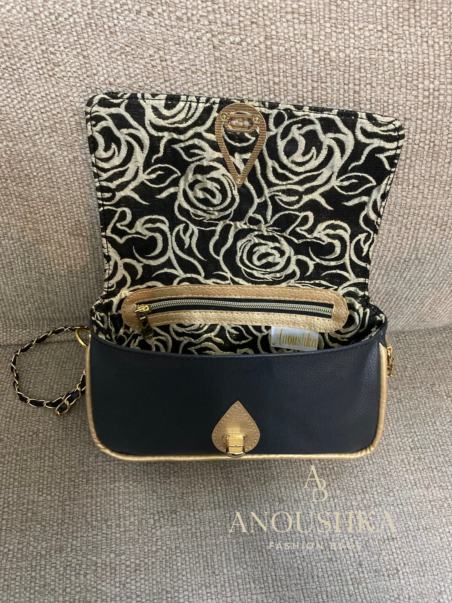 Char Char Shoulder Bag(Black & Gold)