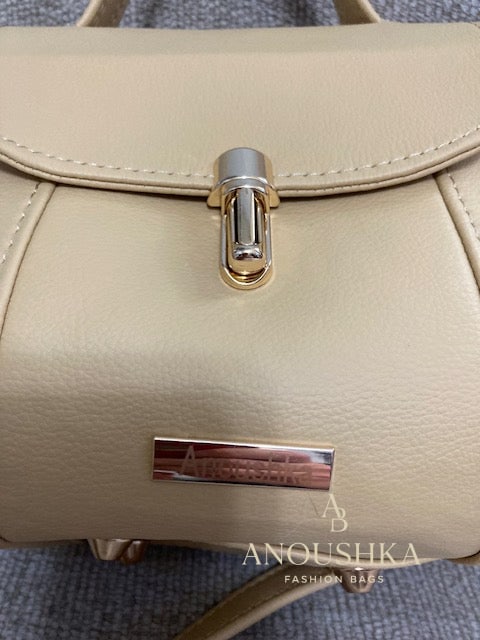 Novella Handbag (Tan)